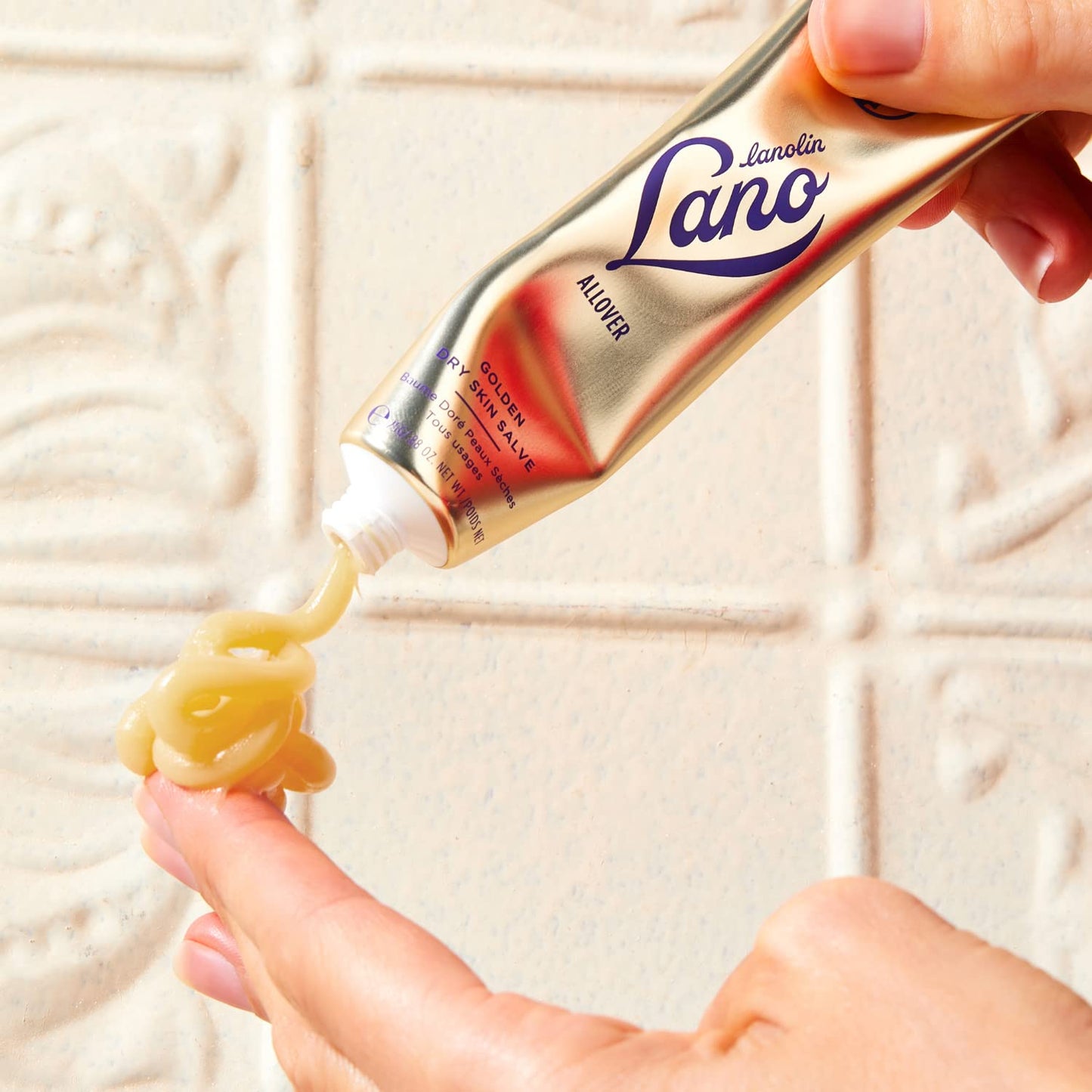 Lanolips Golden Dry Skin Salve - Lanolin Oil Healing Ointment with Vitamin E & Manuka Honey - Body Moisturizer for Dry Skin - Relief for Dry Hands & Cracked Lips - Dermatologist Tested (25g)