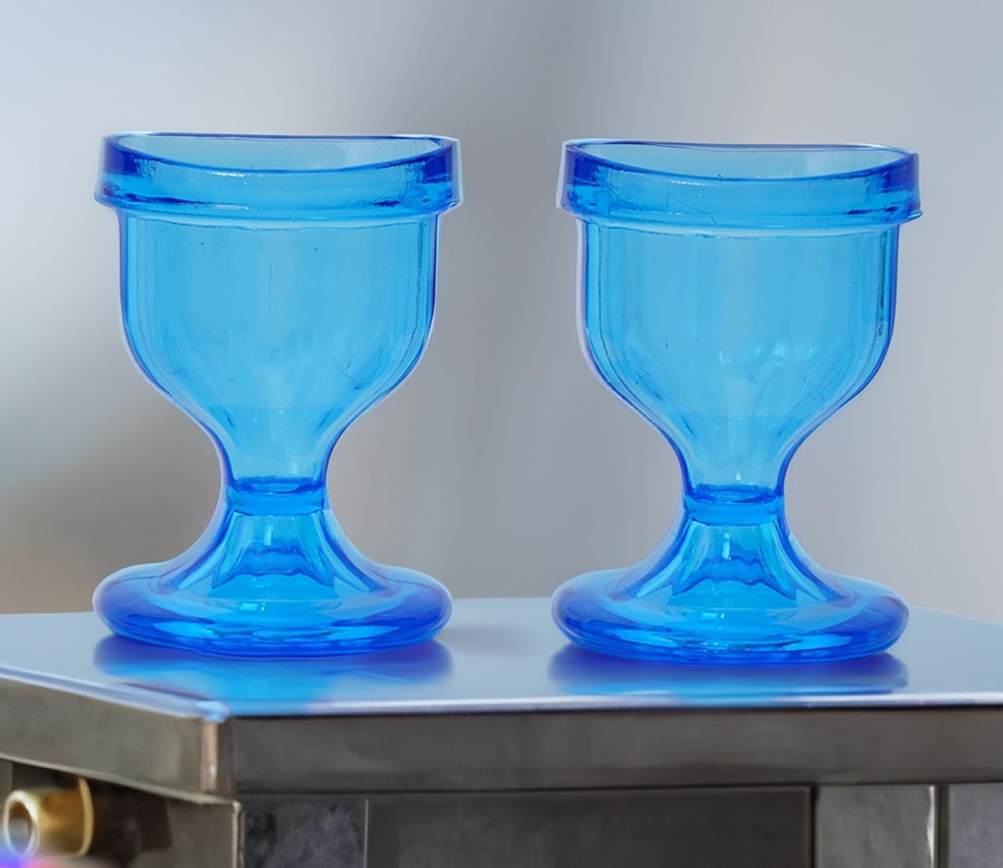 BlueCOLOR Eye Wash Cups with Storage Container- Eye Cups for Eye wash Shaped Rim for Eye Rinse, Cleansing, Remove Dust, Makeup & Irritants- Eye wash kit Set of 2 Eye Cup