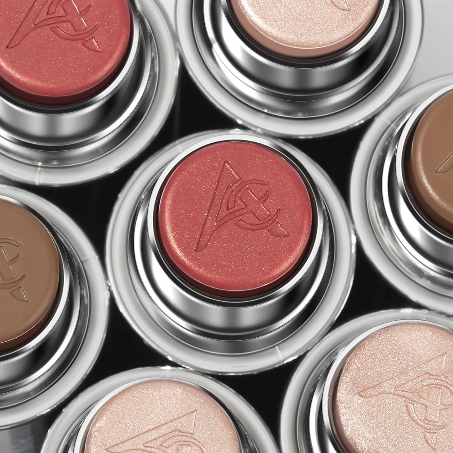 Highlighter Stick, Blendable Makeup, Smooth and Long Lasting, Brightening Effect, Fragrance of Flowers, Better for Fair Skin